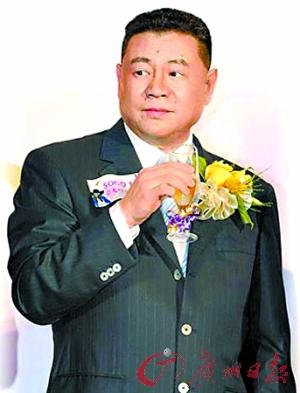 最新动态 > 正文     苏富比宣布,香港富豪刘銮雄以逾7400万港元(948
